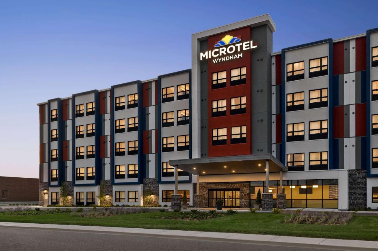 Microtel Inn & Suites Dorval Qc Екстериор снимка