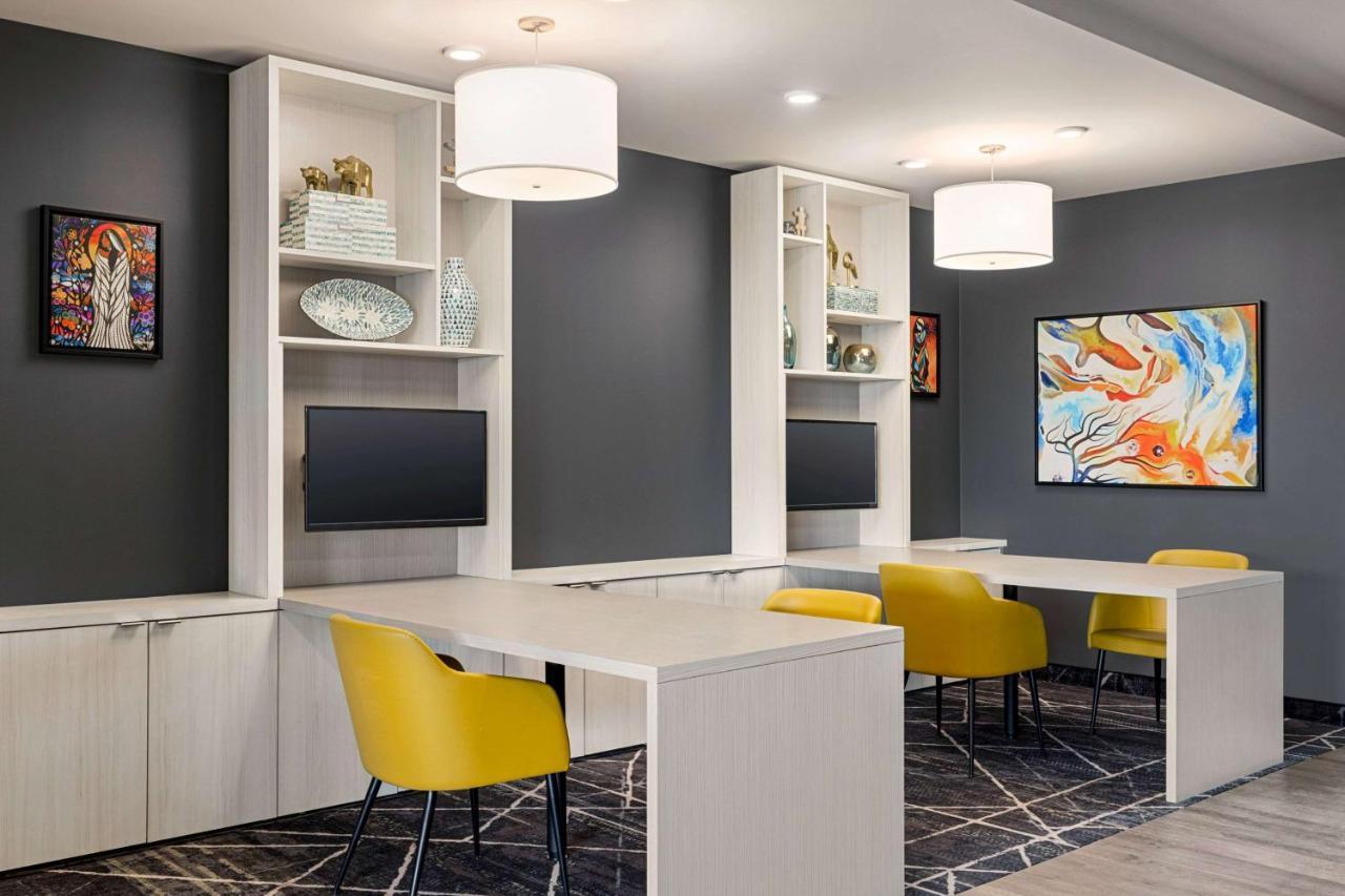 Microtel Inn & Suites Dorval Qc Екстериор снимка