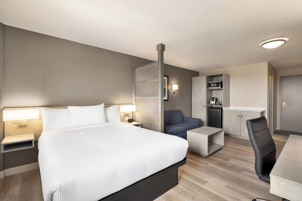 Microtel Inn & Suites Dorval Qc Екстериор снимка