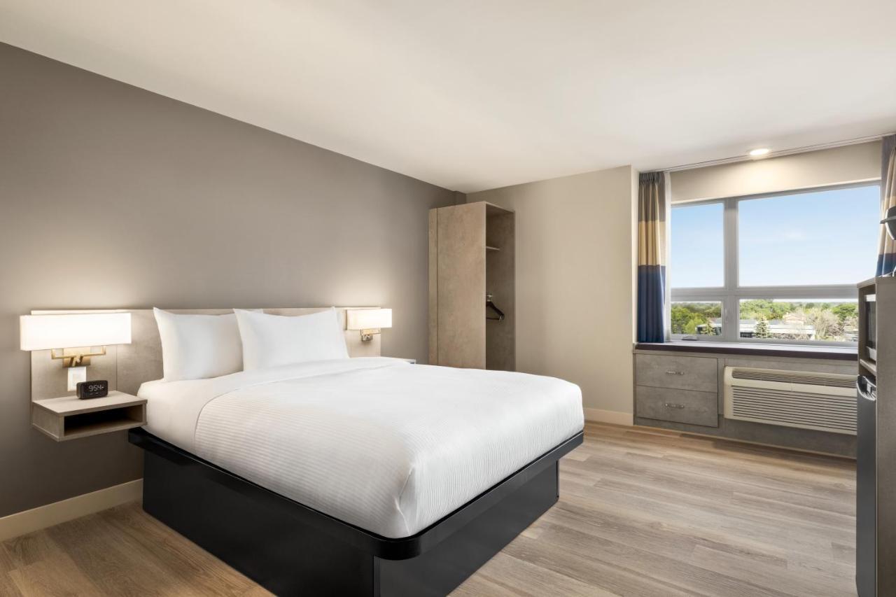 Microtel Inn & Suites Dorval Qc Екстериор снимка