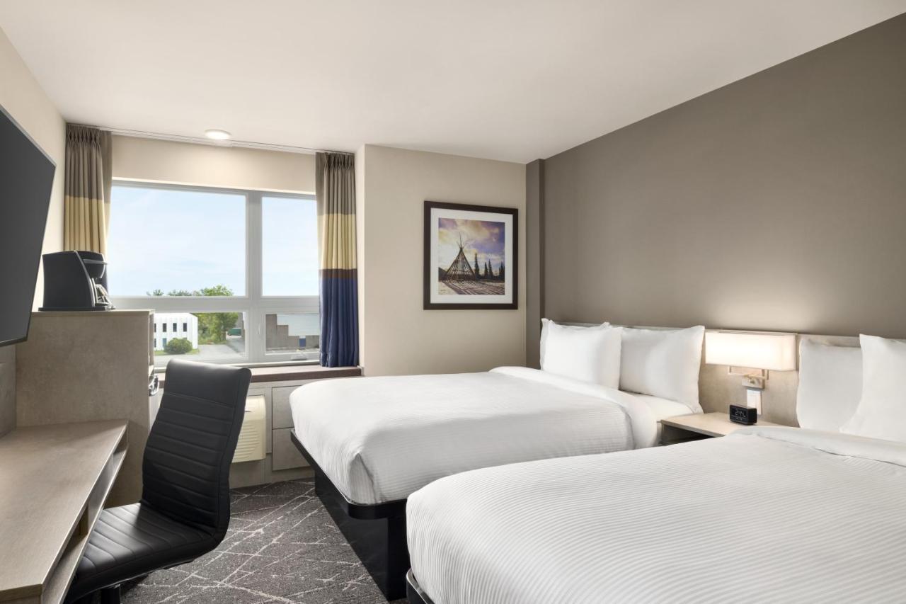 Microtel Inn & Suites Dorval Qc Екстериор снимка