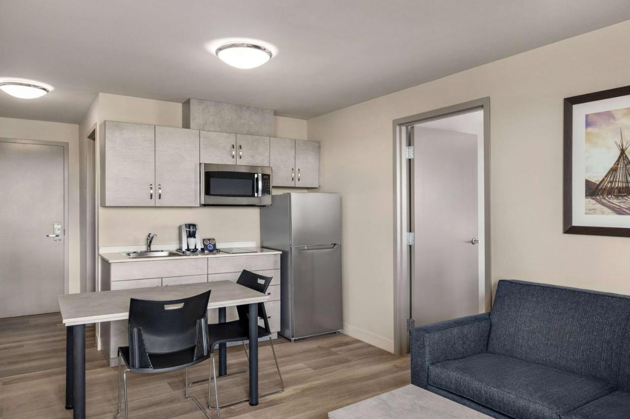 Microtel Inn & Suites Dorval Qc Екстериор снимка