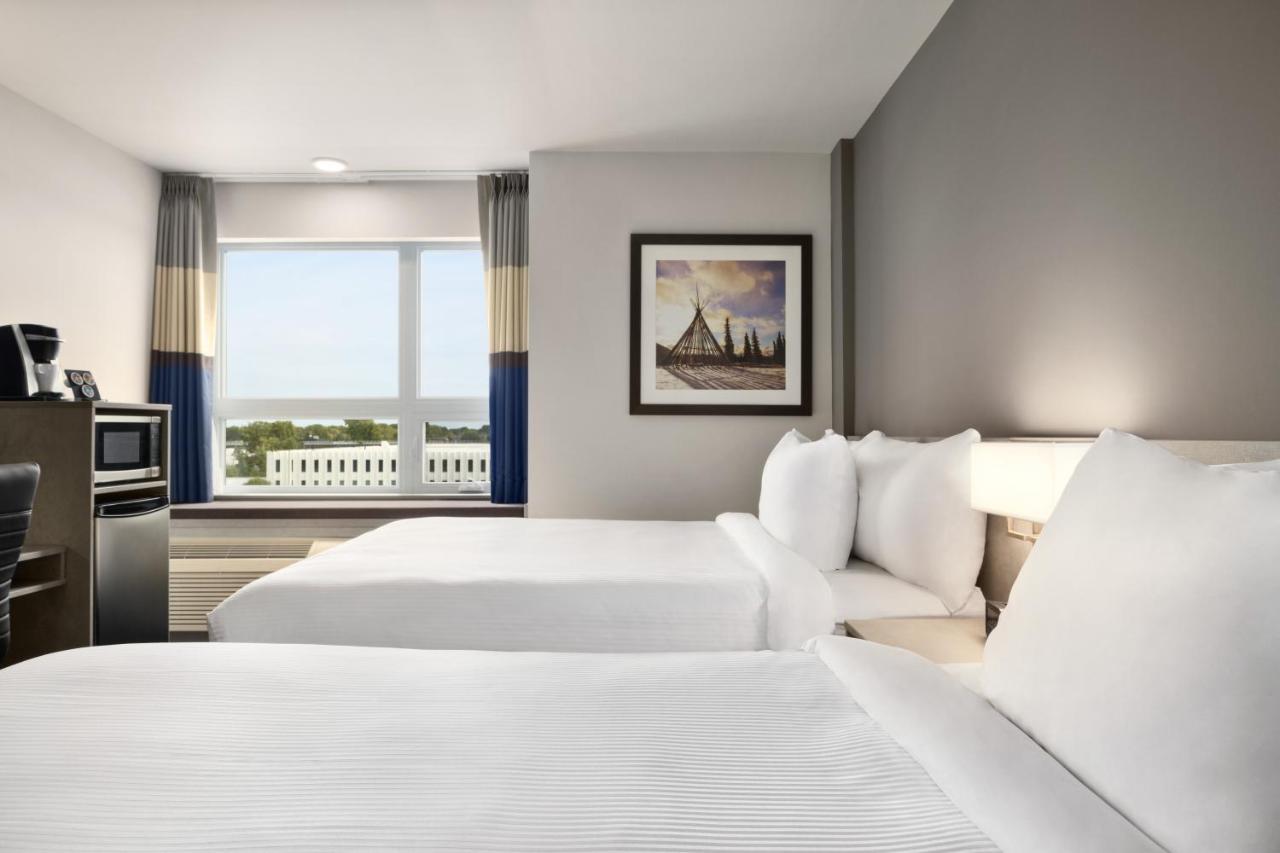 Microtel Inn & Suites Dorval Qc Екстериор снимка