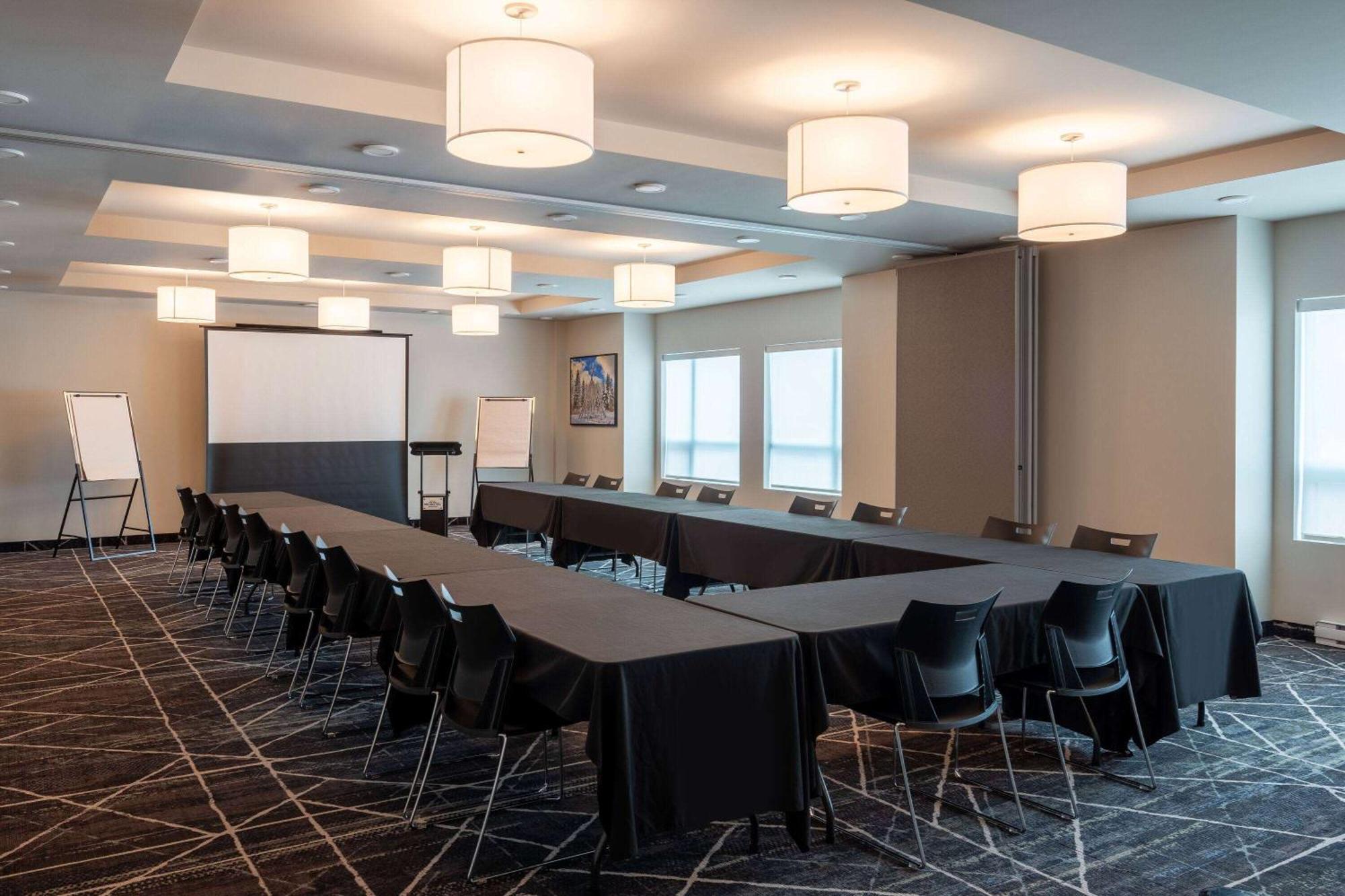 Microtel Inn & Suites Dorval Qc Екстериор снимка