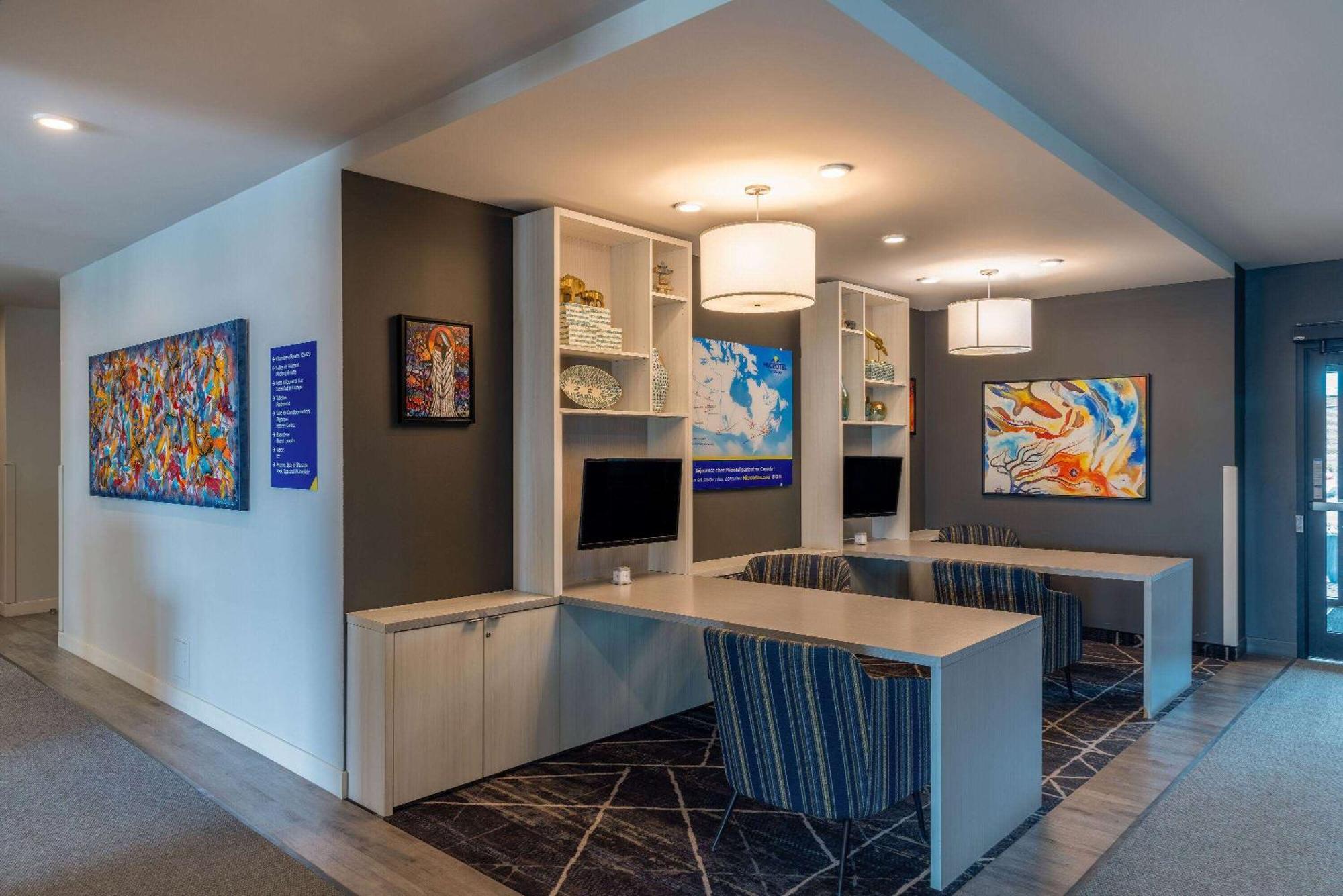 Microtel Inn & Suites Dorval Qc Екстериор снимка